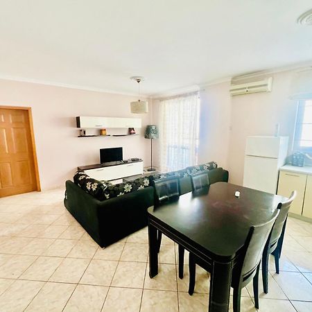 Lovely 3-Bedroom Rental Unit In Durrës Extérieur photo